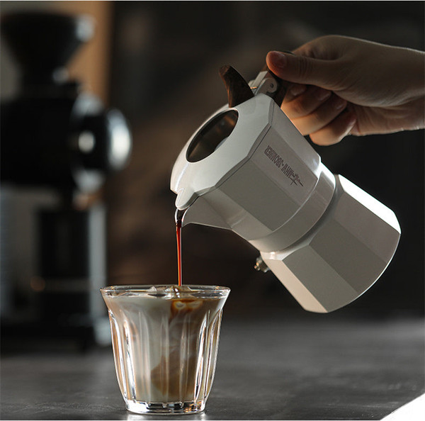 Изображение товара Гейзерная кофеварка MHW-3BOMBER Moka M5887W (белый)