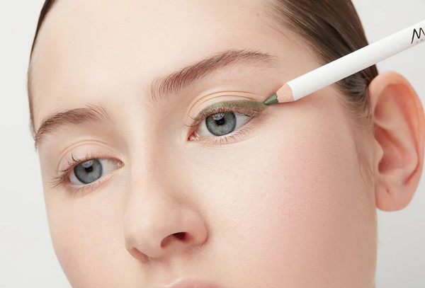 Изображение товара Карандаш для глаз Marvel Cosmetics Professional тон 404 khaki