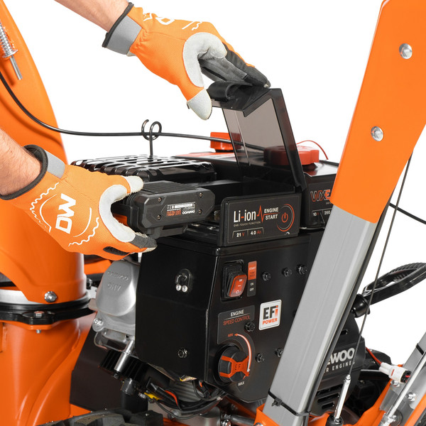 Изображение товара Снегоуборщик бензиновый Daewoo Power DAST 9070 EFI