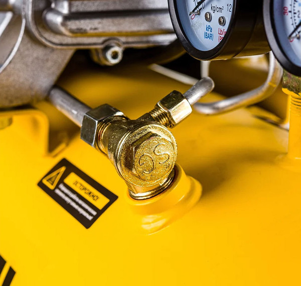 Изображение товара Воздушный компрессор Denzel DC1500/24 / 58160