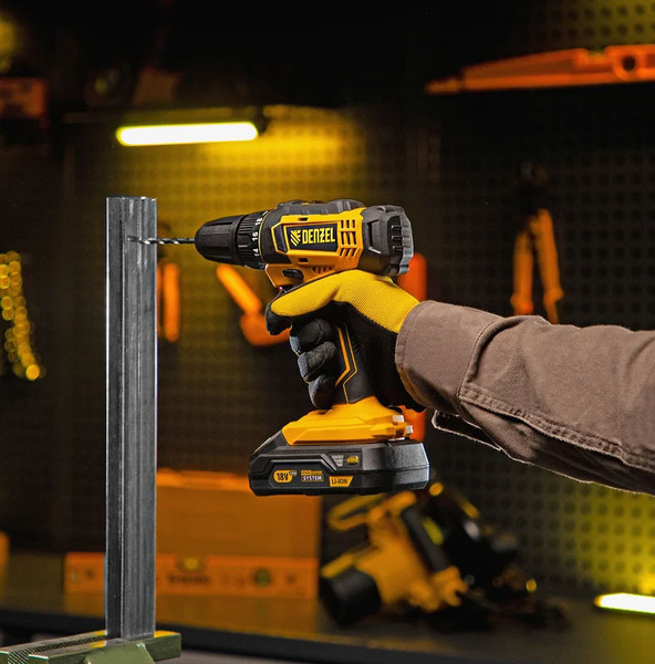Изображение товара Аккумуляторная дрель-шуруповерт Denzel CDL-18-0 / 26117