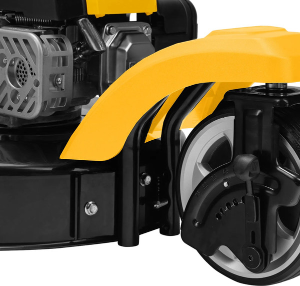 Изображение товара Газонокосилка бензиновая Denzel GLT-460SP-T Trike / 58810