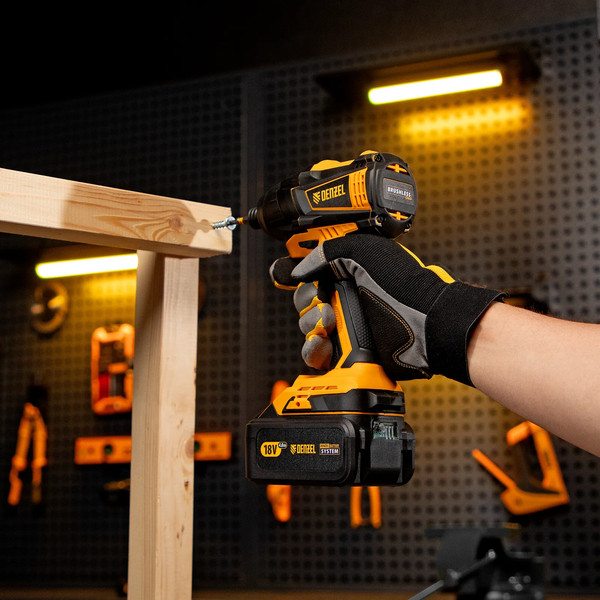 Изображение товара Аккумуляторный шуруповерт Denzel CID-IB-200 / 26510