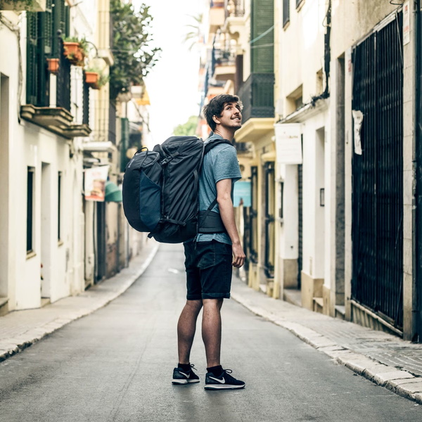 Изображение товара Рюкзак туристический Thule Landmark Travel Pack 70L TLPM270DB / 3205317 (синий)