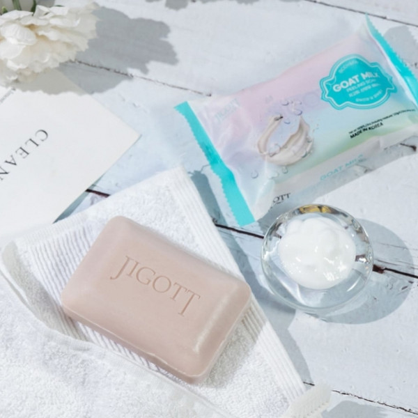 Изображение товара Мыло твердое Jigott Goat Milk Scrub Soap для лица и тела с экстрактом козьего молока (150г)