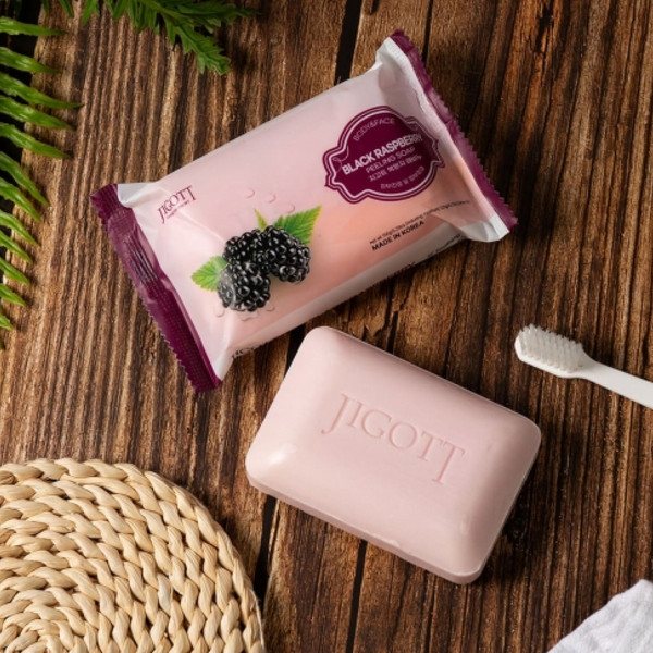 Изображение товара Мыло твердое Jigott Black Raspberry Scrub Soap с экстрактом ежевики (150г)