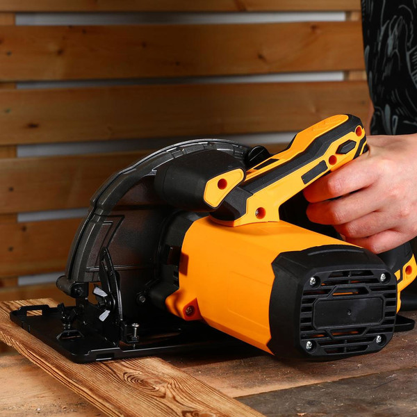 Изображение товара Дисковая пила Deko CS2500-D / 083-1102