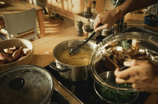 Изображение товара Кастрюля Fiskars Functional Form 1072318