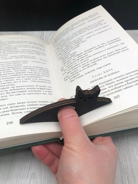 Изображение товара Держатель для страниц ОМурМебель Литературный комфорт Котик (черный)