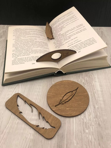 Изображение товара Держатель для страниц ОМурМебель Литературный комфорт Перо (коричневый)