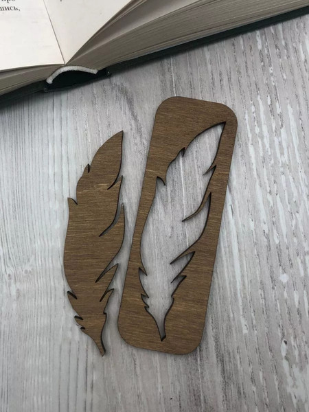 Изображение товара Держатель для страниц ОМурМебель Литературный комфорт Перо (коричневый)