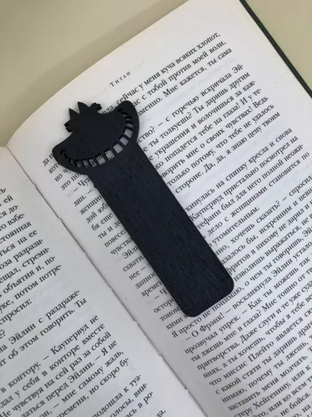 Изображение товара Держатель для страниц ОМурМебель Литературный комфорт Алиса в стране чудес (черный)