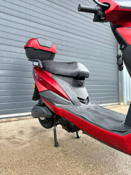Изображение товара Электроскутер Volt Storm ZS (красный)