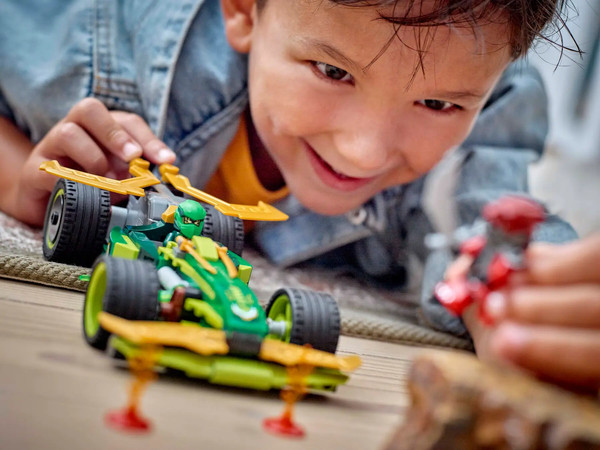 Изображение товара Конструктор инерционный Lego Ninjago Гоночный автомобиль Ллойда 71828