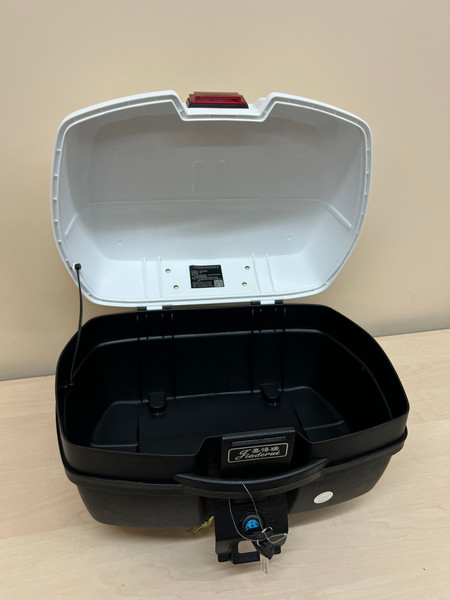 Изображение товара Кофр для мотоцикла AVM 688 (черный/белый)