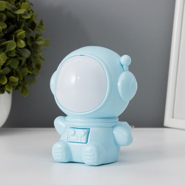 Изображение товара Ночник Risalux Приветливый космонавт 10771727 (голубой)