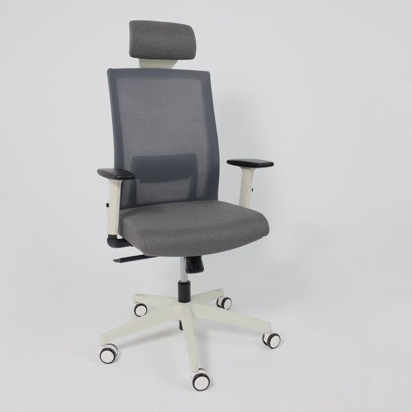 Изображение товара Кресло офисное AksHome Arcus (серая сетка/ткань/белый полиамид)