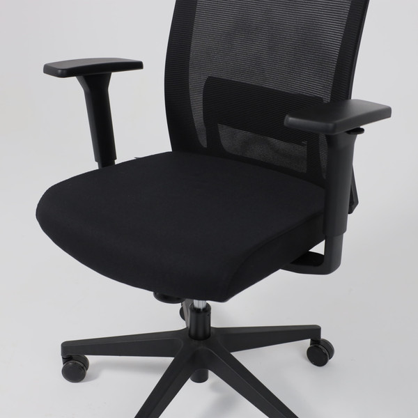 Изображение товара Кресло офисное AksHome Arcus (черная сетка/ткань/черный полиамид)