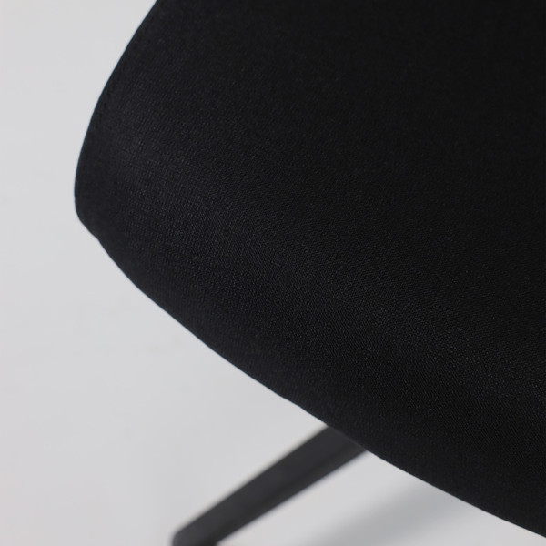 Изображение товара Кресло офисное AksHome Arcus (черная сетка/ткань/черный полиамид)