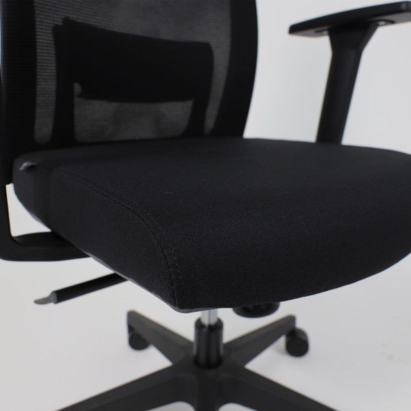 Изображение товара Кресло офисное AksHome Arcus (черная сетка/ткань/черный полиамид)