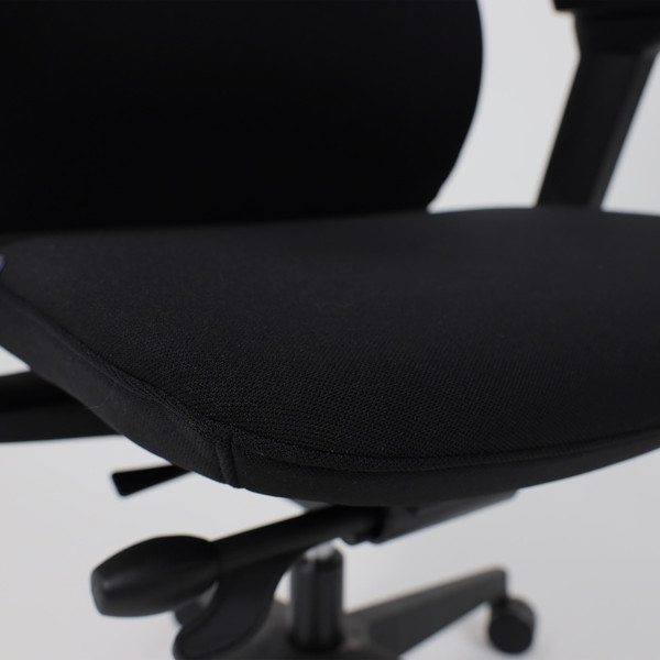 Изображение товара Кресло офисное AksHome Vortex (черная ткань/черный полиамид)