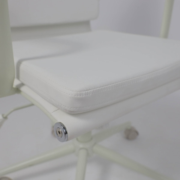 Изображение товара Кресло офисное AksHome Indigo (белый/слоновая кость)