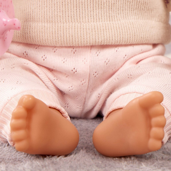 Изображение товара Пупс с аксессуарами LullaBaby С темными волосами в бежевой кофте, азиатка / LBY7283