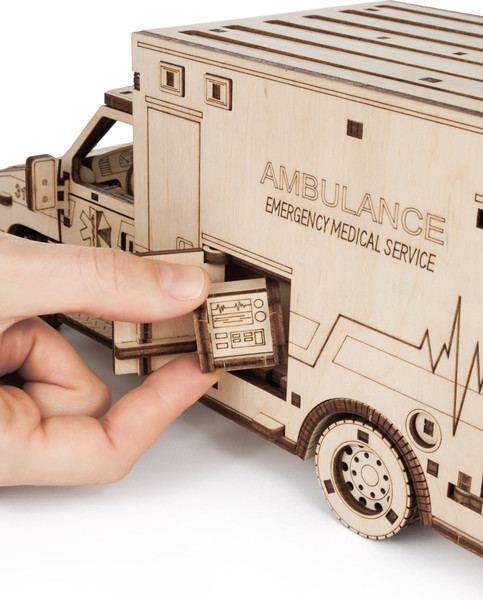 Изображение товара Автомобиль игрушечный EWA Скорая помощь