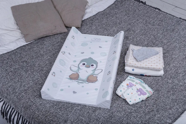 Изображение товара Доска пеленальная Sweet Baby Pinguino New Crema на кроватку 79x45 (пингвин бежевый)