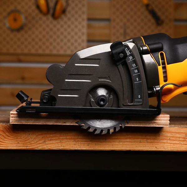 Изображение товара Дисковая пила Deko CS1050-D / 083-1103