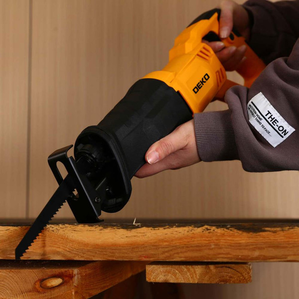 Изображение товара Сабельная пила Deko DKRS1100V / 083-1071