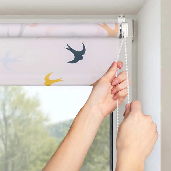 Изображение товара Рулонная штора Franc Gardiner Print Небесные ласточки 80х160 / 9403217929 (мультиколор)