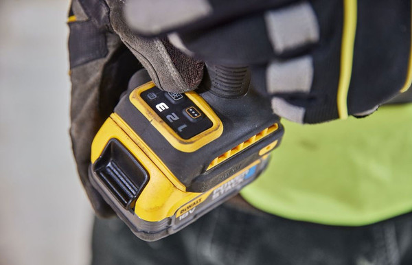 Изображение товара Профессиональный шуруповерт DeWalt DCF860N