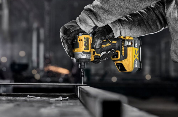 Изображение товара Профессиональный шуруповерт DeWalt DCF860N