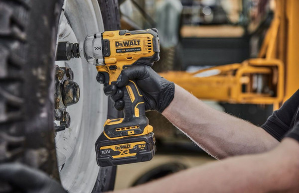 Изображение товара Профессиональный гайковерт DeWalt DCF892N