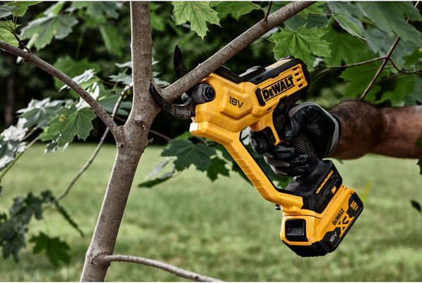 Изображение товара Секатор аккумуляторный DeWalt DCMPP568N