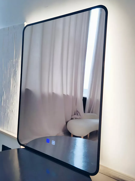 Изображение товара Зеркало Emze 60x80 / LED.UV.SMART.60.80.CHE.AF.4K (черный с УФ-окантовкой и подсветкой)