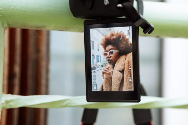 Изображение товара Беззеркальный фотоаппарат Canon EOS R50 Kit RF-S 18-45mm IS STM 5811C013 / 5811C015 (черный)