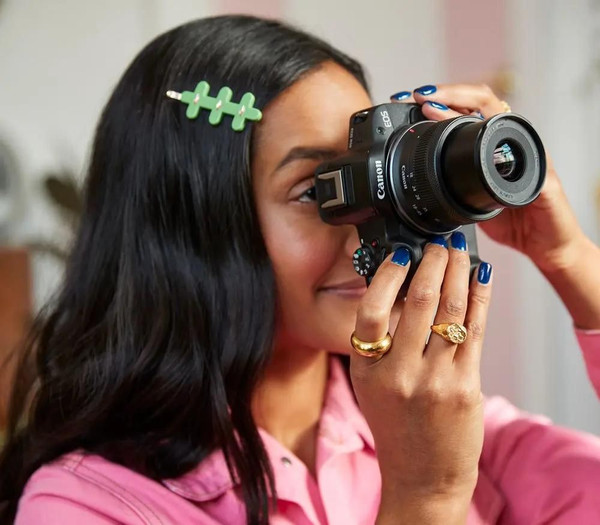 Изображение товара Беззеркальный фотоаппарат Canon EOS R50 Kit RF-S 18-45mm IS STM 5811C013 / 5811C015 (черный)