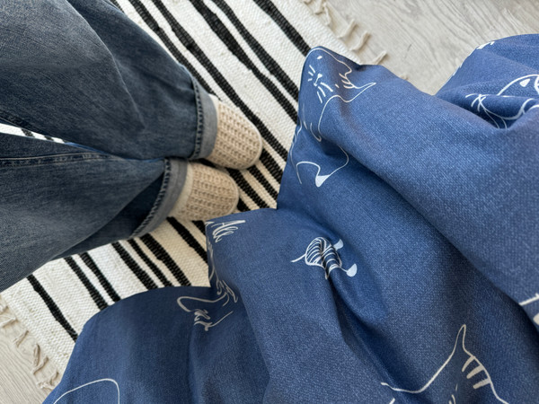 Изображение товара Комплект постельного белья Samsara Коты на синем фоне 1.5сп (простыня на резинке)