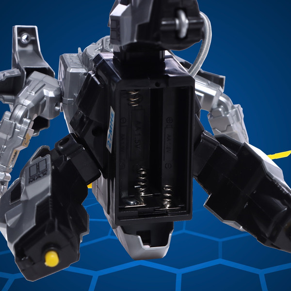 Изображение товара Радиоуправляемая игрушка Sima-Land Киборг QF217-1 / 9902647 (с батарейками)