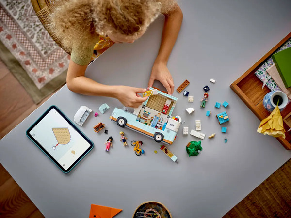 Изображение товара Конструктор Lego Friends Приключение в туристическом фургоне дружбы 42663