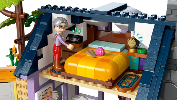 Изображение товара Конструктор Lego Friends Дом пчеловода и цветник 42669