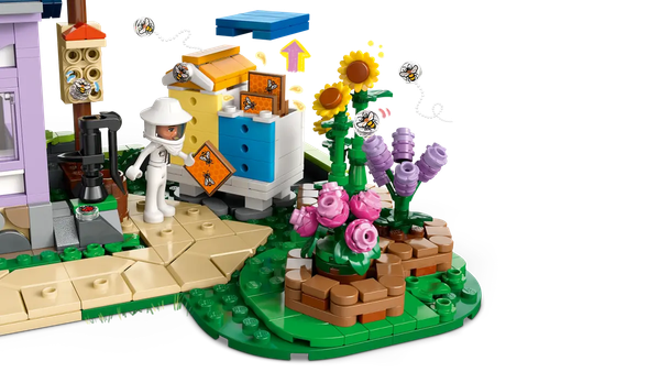 Изображение товара Конструктор Lego Friends Дом пчеловода и цветник 42669