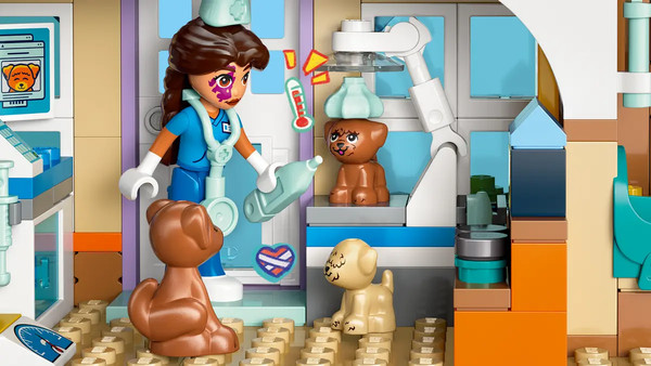 Изображение товара Конструктор Lego Friends Ветеринарная клиника для лошадей и питомцев 42651