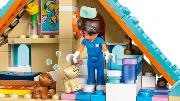 Изображение товара Конструктор Lego Friends Ветеринарная клиника для лошадей и питомцев 42651