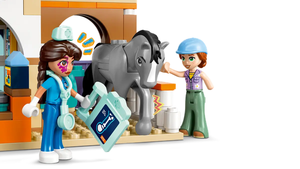 Изображение товара Конструктор Lego Friends Ветеринарная клиника для лошадей и питомцев 42651