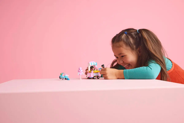 Изображение товара Конструктор Lego Friends Прилавок со сладкой ватой и скутер 42643