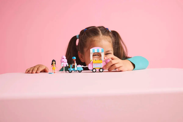 Изображение товара Конструктор Lego Friends Прилавок со сладкой ватой и скутер 42643