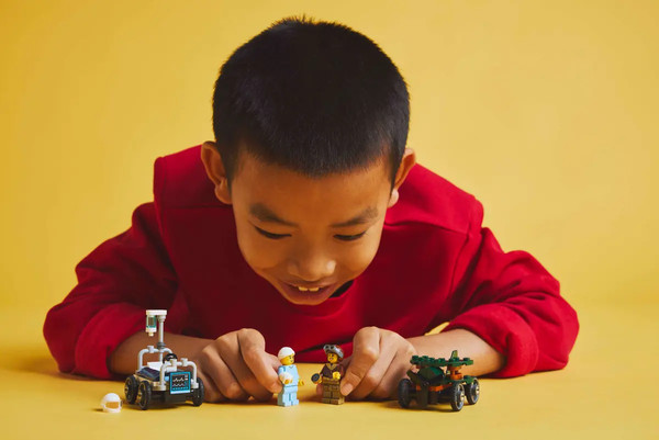 Изображение товара Конструктор Lego City Самолет против машины скорой помощи 60459